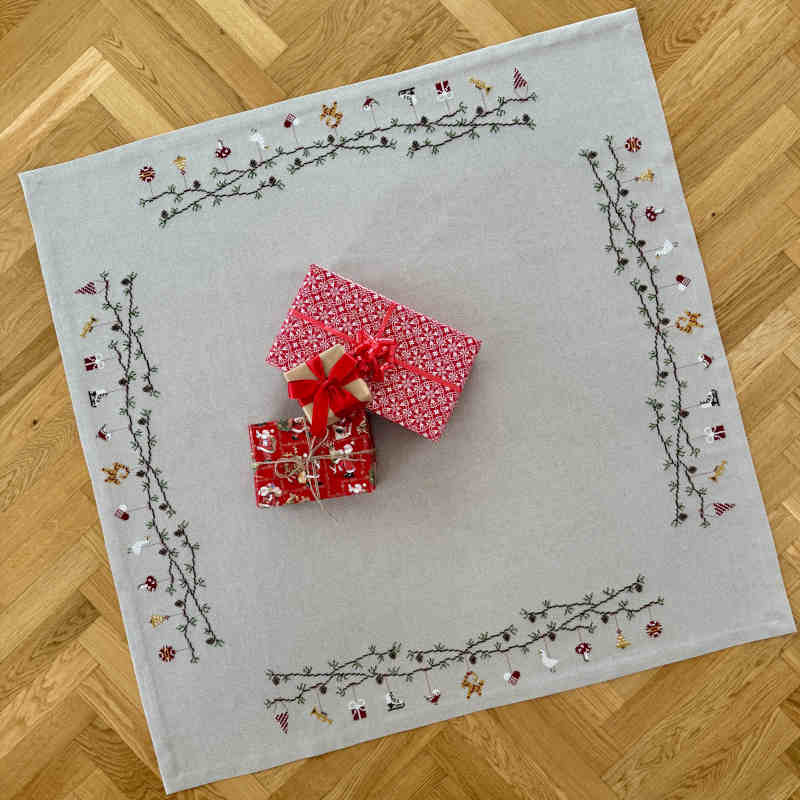 Broderikit fra Pomp Stitch til juletræstæppe