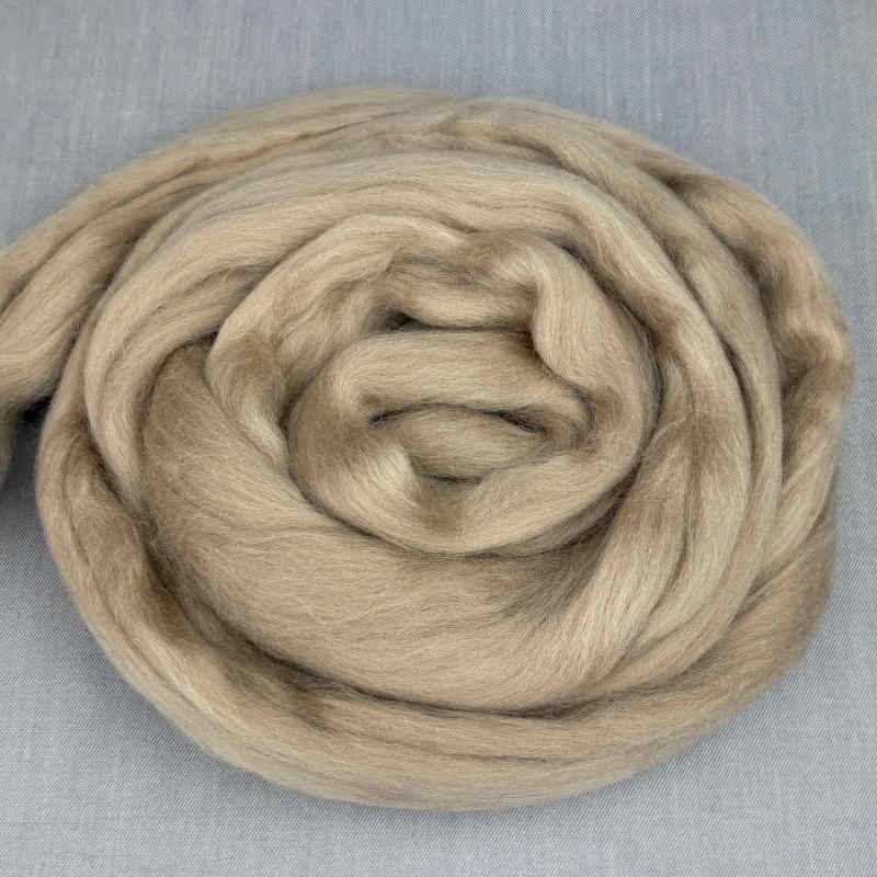 Merinotops i farven nougat