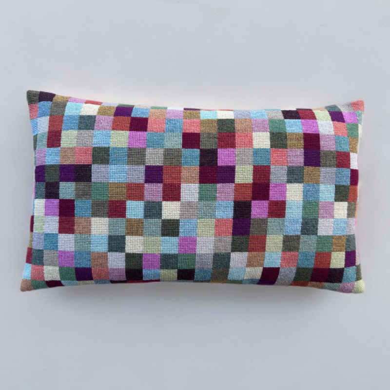 Baldyre puder med farverigt mønster med firkanter