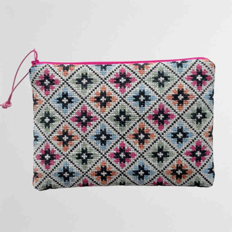 baldyre clutch Dalarna - broderikit