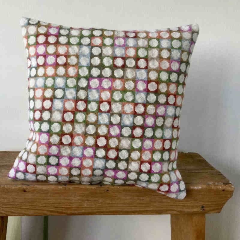 Baldyre broderikit - Hvide prikker | Puder