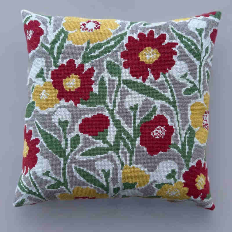 Baldyre puder med mønsteret  sommerflor