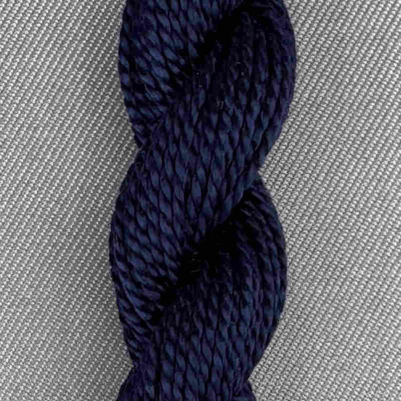 mørkeblåt broderigarn