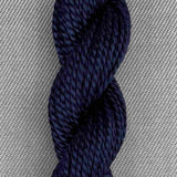 mørkeblåt broderigarn