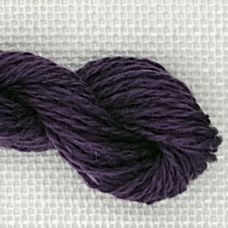 broderigarn i uld farve aubergine