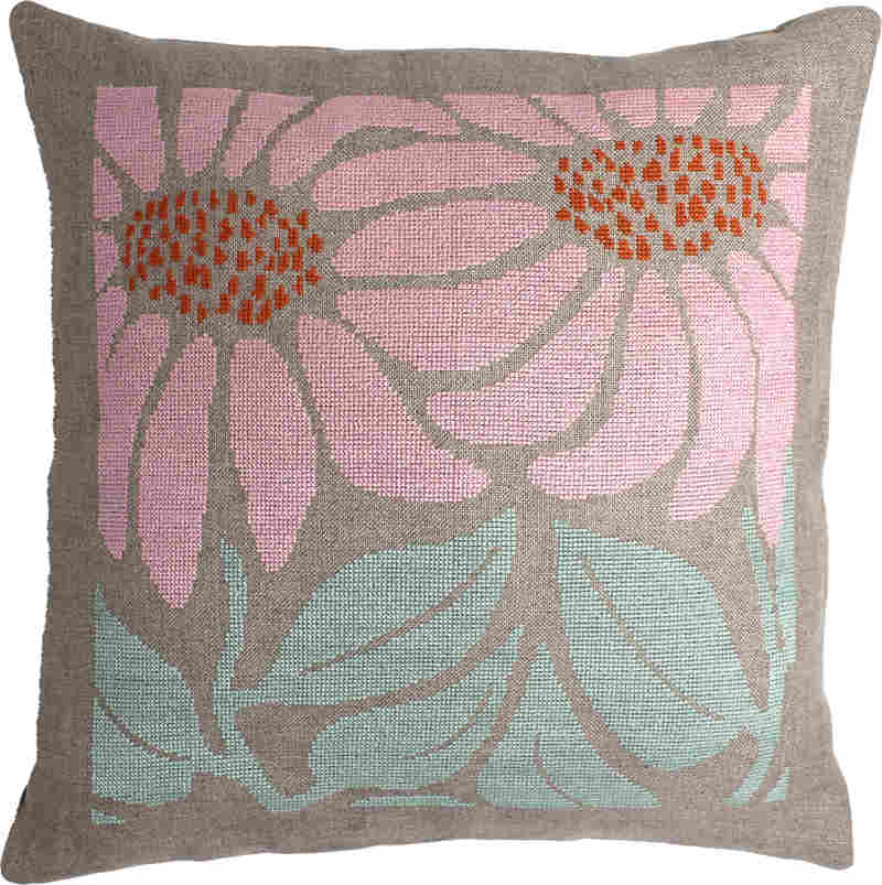 OOE broderi - Pink flowers - broderi på hørstof