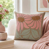 Pude broderet med store pink blomster OOE broderi