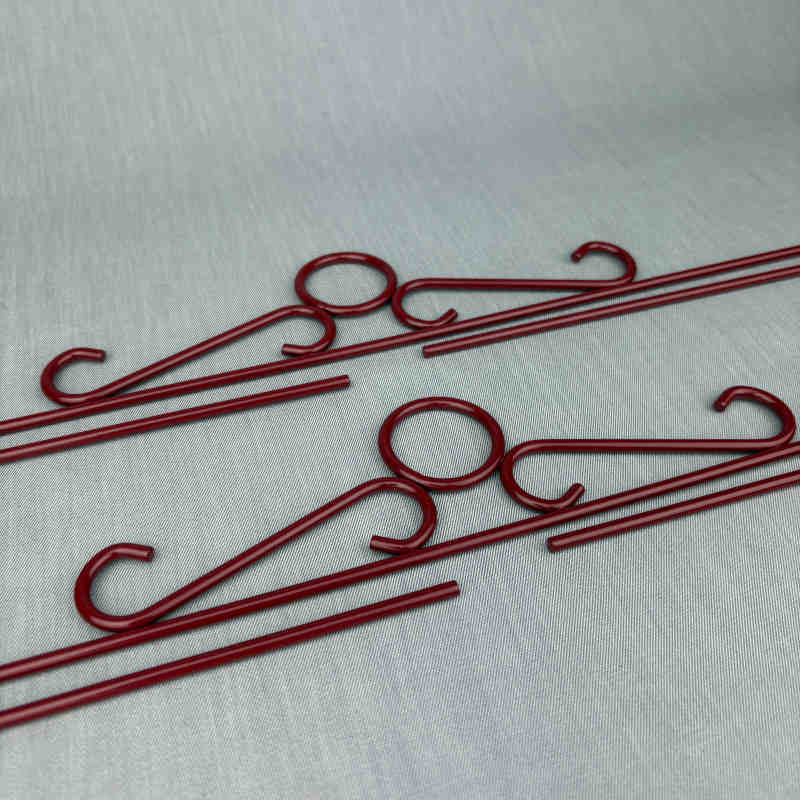 Ophæng til broderi i metal dekoreret med snirkler