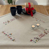 Fødselsdags dug med broderi fra Pomp Stitch