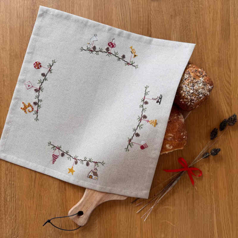 Broderikit fra Pomp stitch - brødserviet til jul