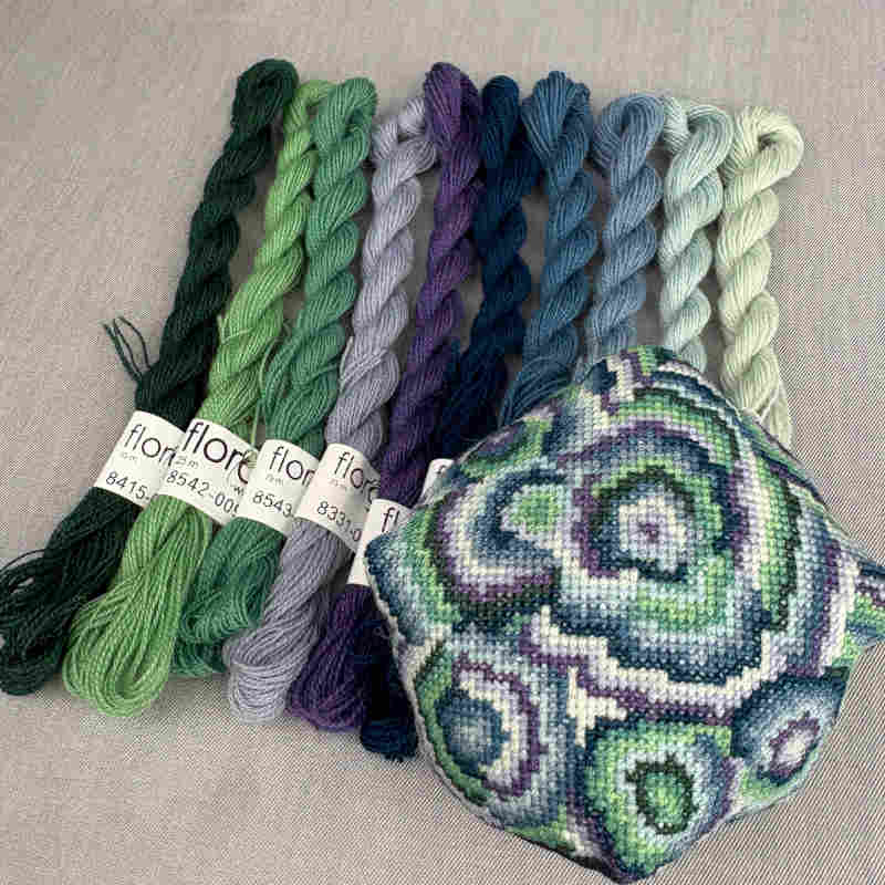 broderigarn i blå og blågrønne farver fra tekstilmagi