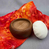 Base  i træ, stof og inderpude til nålepude