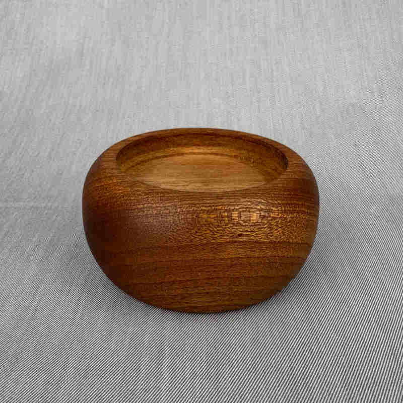 træbase i mahogni til nålepude